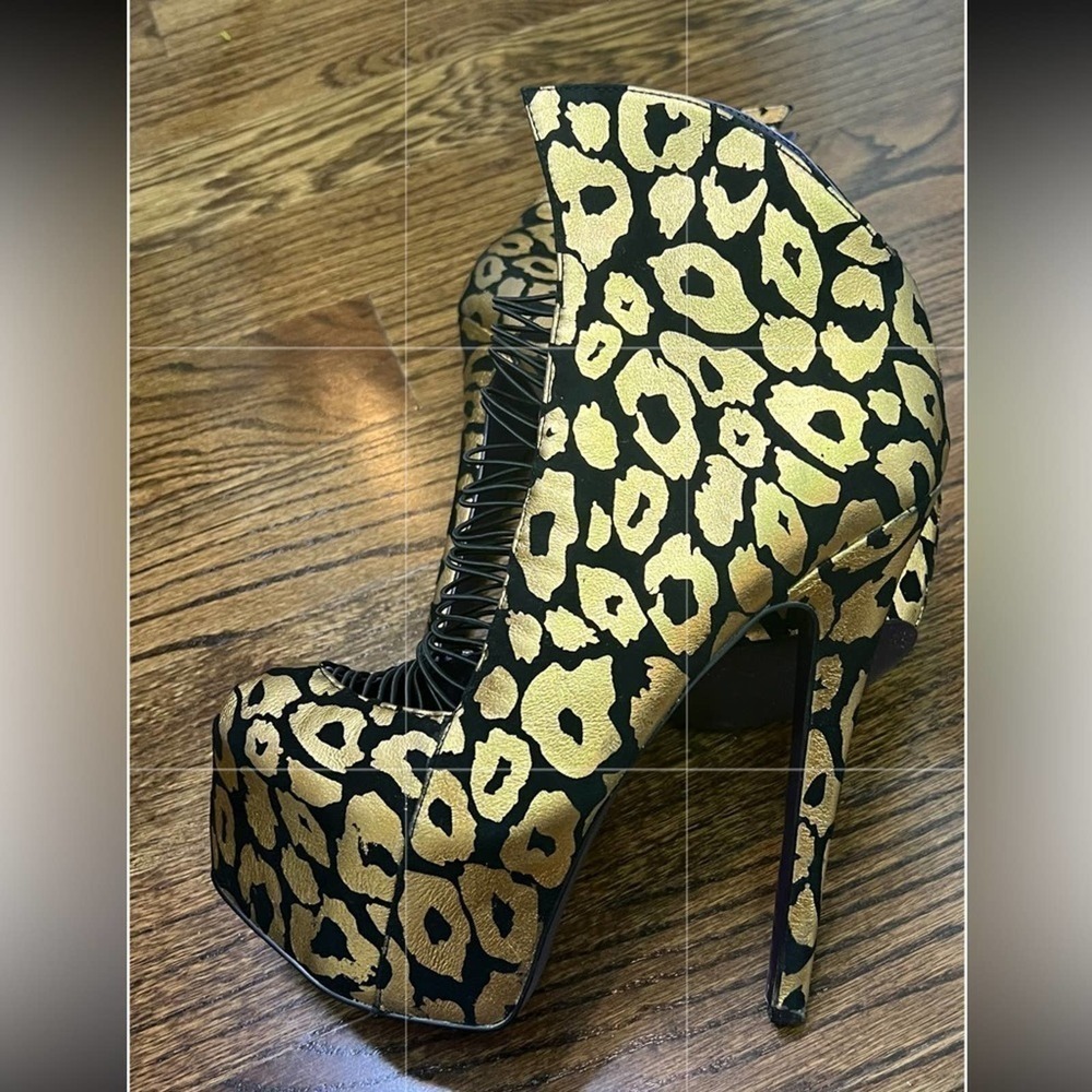 Heels // London Trash #010 - Picture 2 of 10